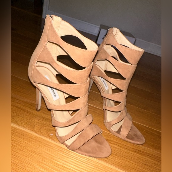 Steve Madden NUBUCK LEATHER Tan Cut-Out Heels Sz 8 - Picture 2 of 10